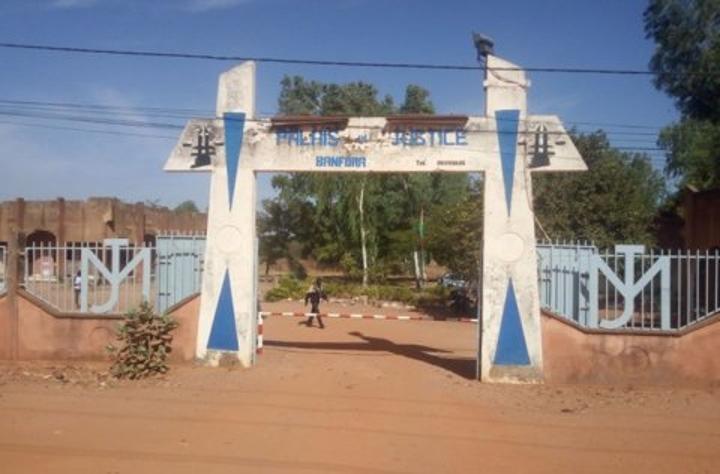 Bobo-Dioulasso : L’ex-SG et l’ex-comptable de la mairie de Moussodougou jugés pour corruption, surfacturation et acceptation de cadeaux Bobo-Dioulasso : L’ex-SG et l’ex-comptable de la mairie de Moussodougou jugés pour corruption, surfacturation et acceptation de cadeaux