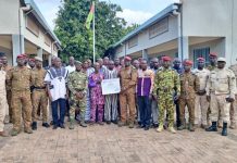 Armée Remercie Bondokuy pour Construction de Camp Armée Remercie Bondokuy pour Construction de Camp