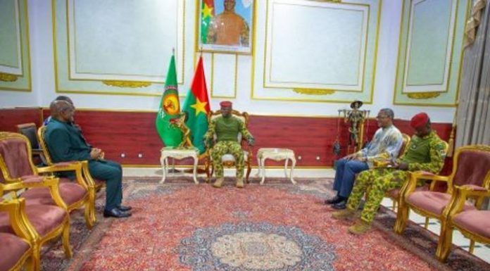 Burkina Échange entre le président et Jacob Zuma Burkina Échange entre le président et Jacob Zuma