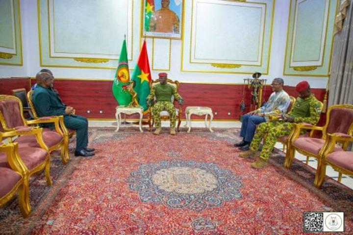 Burkina Échange entre le président et Jacob Zuma Burkina Échange entre le président et Jacob Zuma