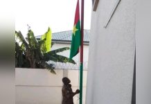 Montée des Couleurs à l’Ambassade du Burkina à Accra Montée des Couleurs à l'Ambassade du Burkina à Accra