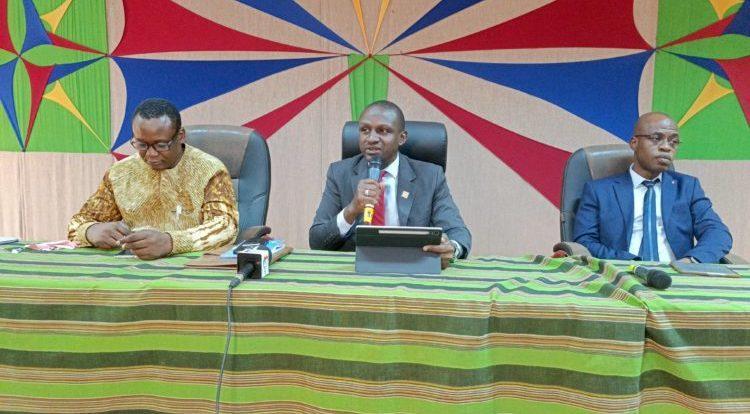 Microfinance et PME: Renforcer la Compétitivité Locale Microfinance et PME: Renforcer la Compétitivité Locale