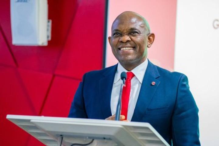 Elumelu Lance Tournée Panafricaine pour l'Entrepreneuriat Elumelu Lance Tournée Panafricaine pour l'Entrepreneuriat