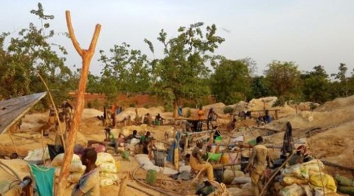 Tensions entre Orpailleurs Burkinabè et Guinéens Tensions entre Orpailleurs Burkinabè et Guinéens