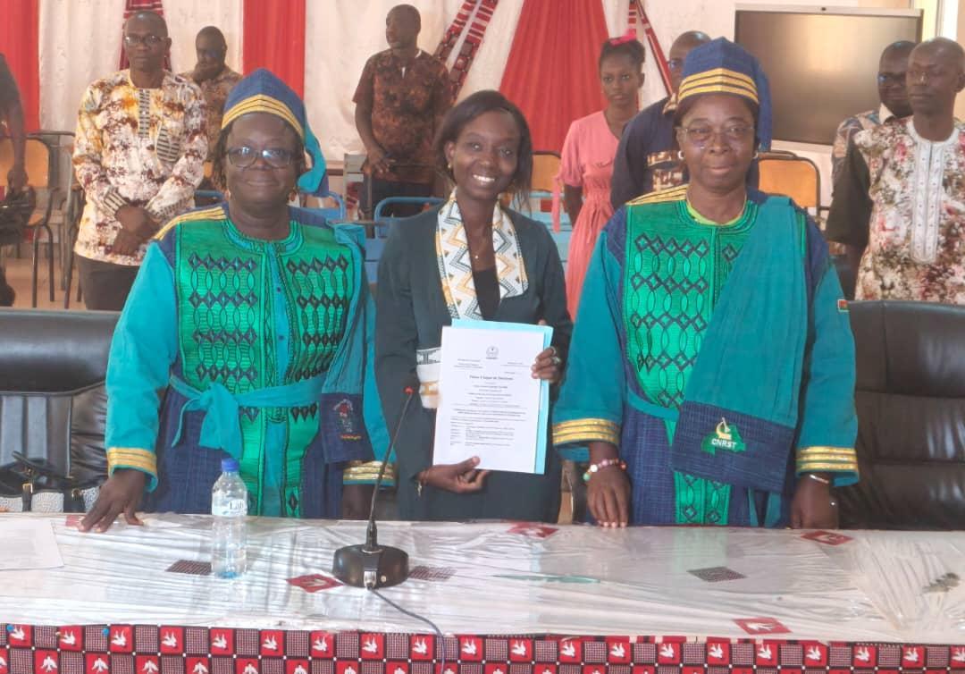 Linda Cletchio Gabriella Traoré Obtient Son Doctorat Linda Cletchio Gabriella Traoré Obtient Son Doctorat