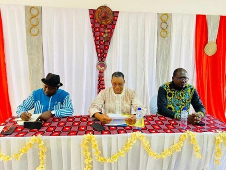 ESCO-IGES Initie Étudiants aux Enjeux de l'IA ESCO-IGES Initie Étudiants aux Enjeux de l'IA