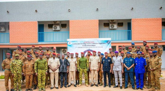 Visite du Capitaine Traoré à l’Institut Tiéfo-Amoro Visite du Capitaine Traoré à l'Institut Tiéfo-Amoro