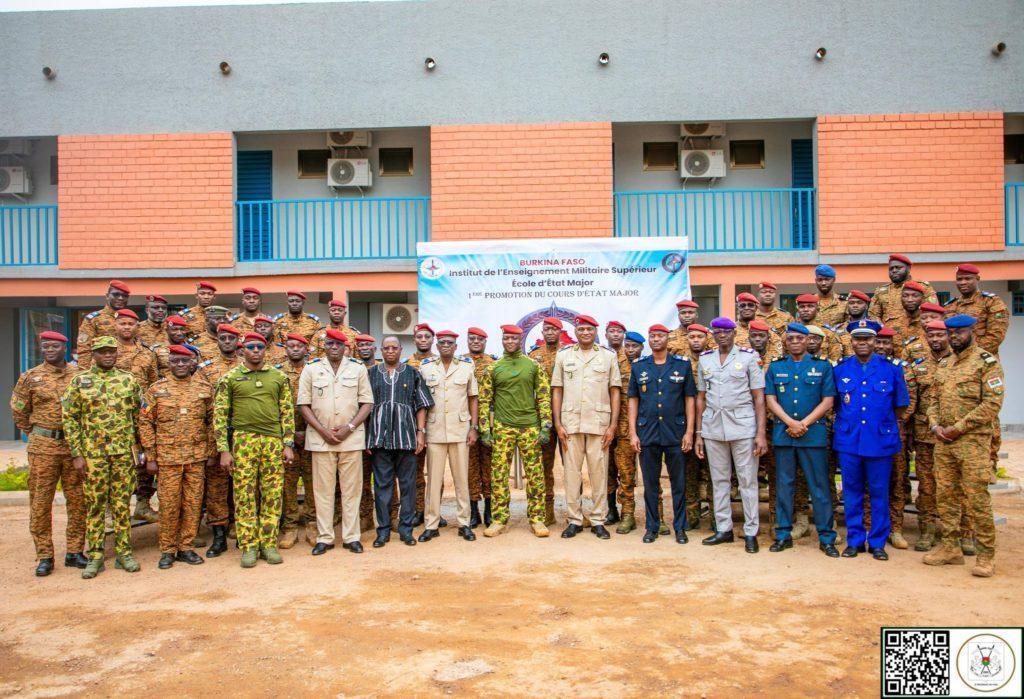 Visite du Capitaine Traoré à l'Institut Tiéfo-Amoro Visite du Capitaine Traoré à l'Institut Tiéfo-Amoro