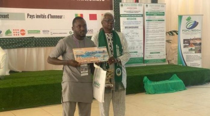 Donald Kafando Gagne Grand Prix de l’Innovation ANEV Donald Kafando Gagne Grand Prix de l'Innovation ANEV