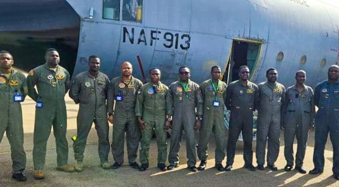 C-130 du Nigéria en maintenance après escale au Burkina C-130 du Nigéria en maintenance après escale au Burkina