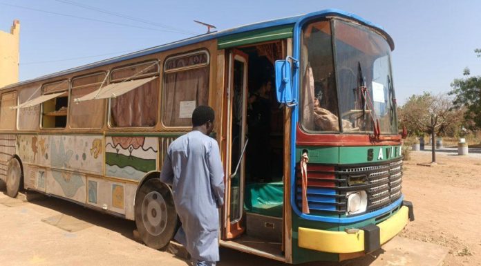 Sages Donne Livres Au Bibliobus Du Musée National Sages Donne Livres Au Bibliobus Du Musée National
