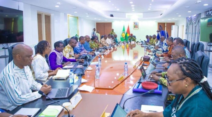 Dissolution des Partis et Adoption d’un Référentiel National Dissolution des Partis et Adoption d'un Référentiel National