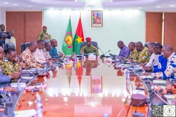 Refondation et Éveil Économique Refondation et Éveil Économique