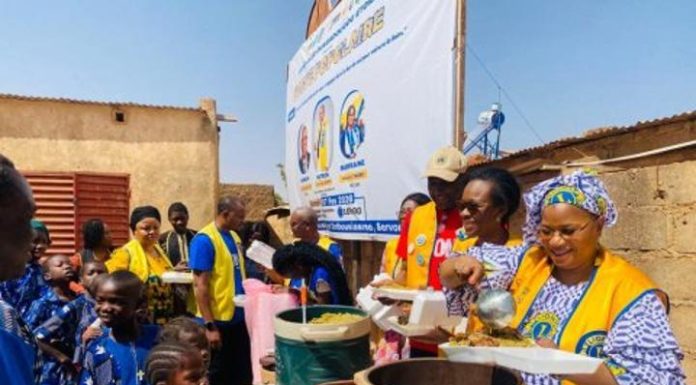 Lions Club Ouagadougou Étoile Offre 600 Repas À Des Enfants Lions Club Ouagadougou Étoile Offre 600 Repas À Des Enfants