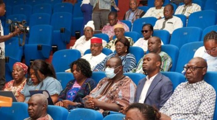 Dissolution Des Partis Politiques Adoptée À L’Unanimité Dissolution Des Partis Politiques Adoptée À L'Unanimité