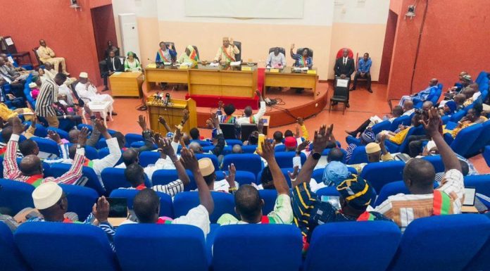 Suppression des 12 Sièges des Partis Politiques Suppression des 12 Sièges des Partis Politiques