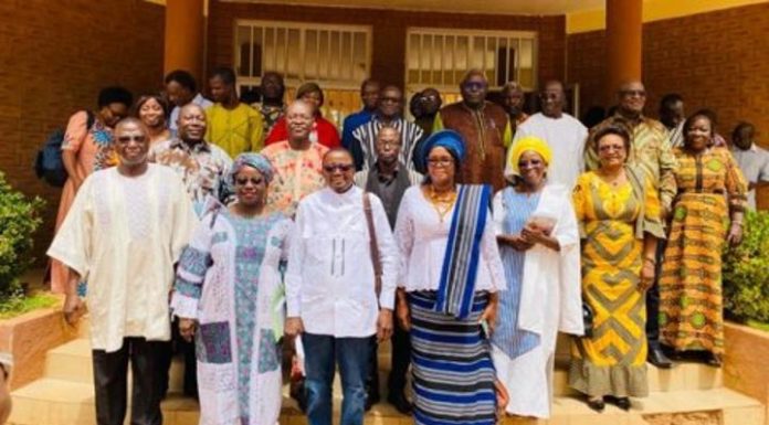 Savoirs Endogènes et Développement Durable en Hommage à Dialla Savoirs Endogènes et Développement Durable en Hommage à Dialla