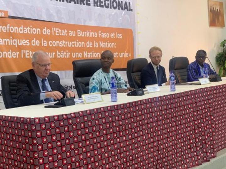 Refondation de l'État: Réflexion de Jamana Yaam Refondation de l'État: Réflexion de Jamana Yaam