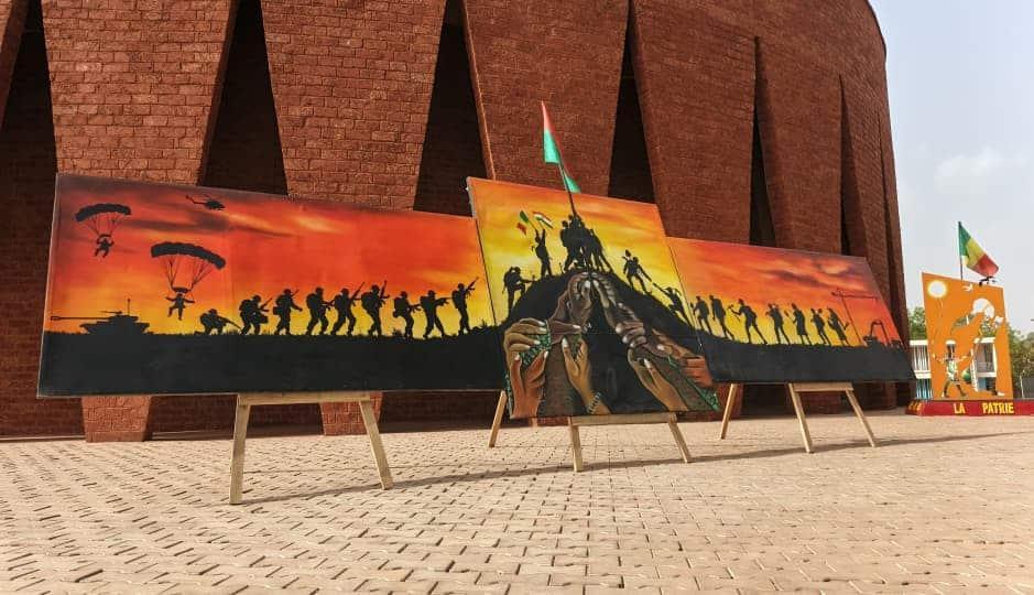 Exposition Artistique Renforçant Lien Armée-Nation Exposition Artistique Renforçant Lien Armée-Nation