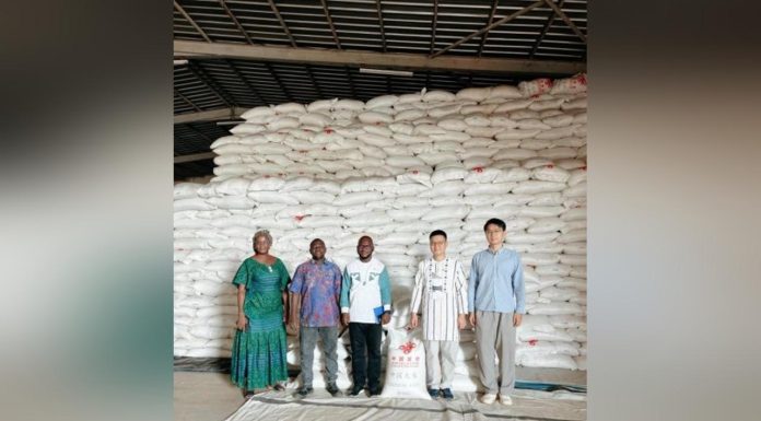 Chine Remet Plus de 1 800 Tonnes de Riz au Burkina Faso Chine Remet Plus de 1 800 Tonnes de Riz au Burkina Faso