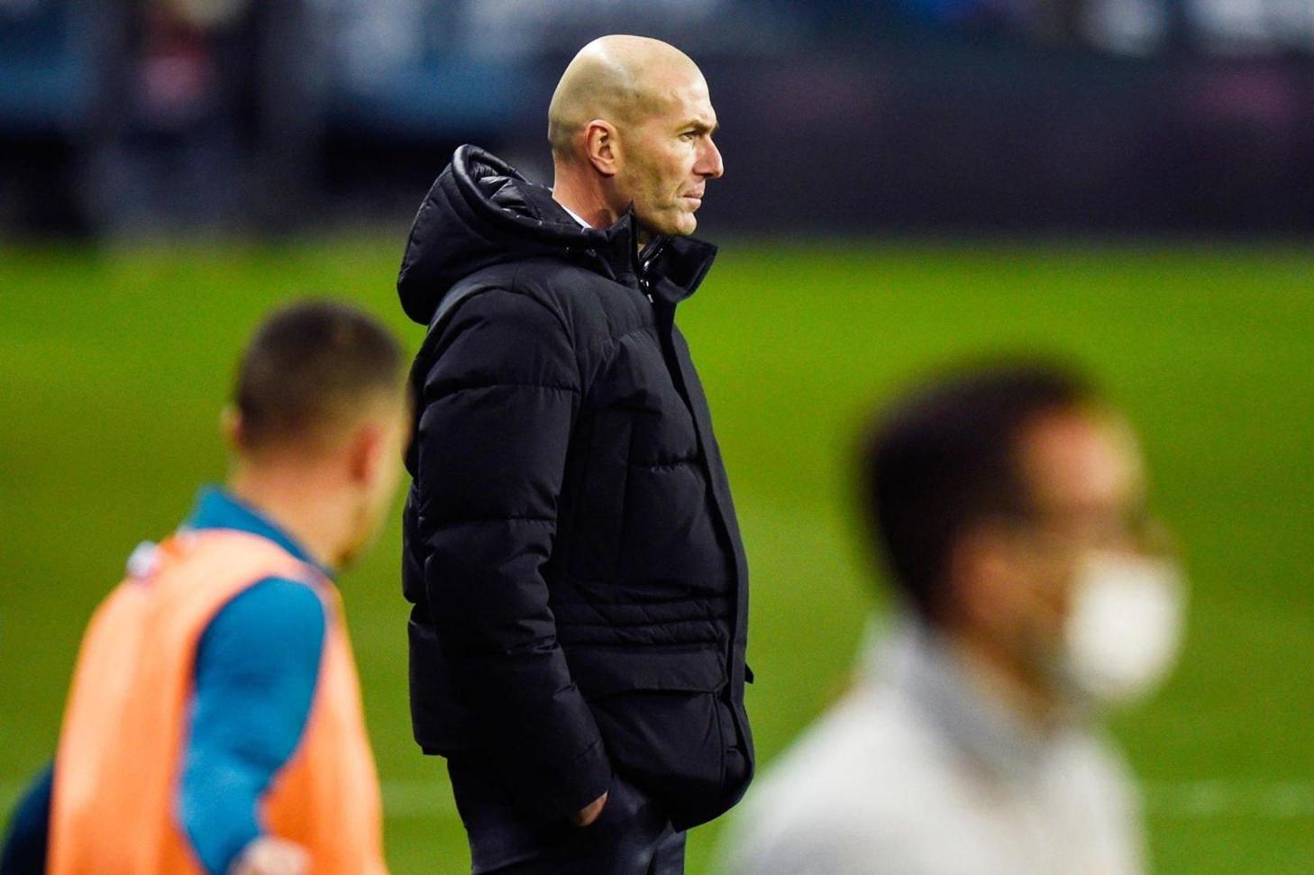 Après la Ligue des champions et la prolongation de Mbappé, Emmanuel Macron veut faire venir Zidane dans la capitale Après la Ligue des champions et la prolongation de Mbappé, Emmanuel Macron veut faire venir Zidane dans la capitale
