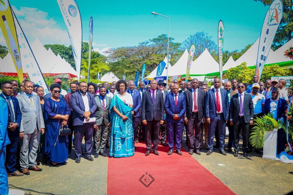 Le Vice-Président Burundais rehausse les cérémonies de lancement de la semaine de l’industrialisation