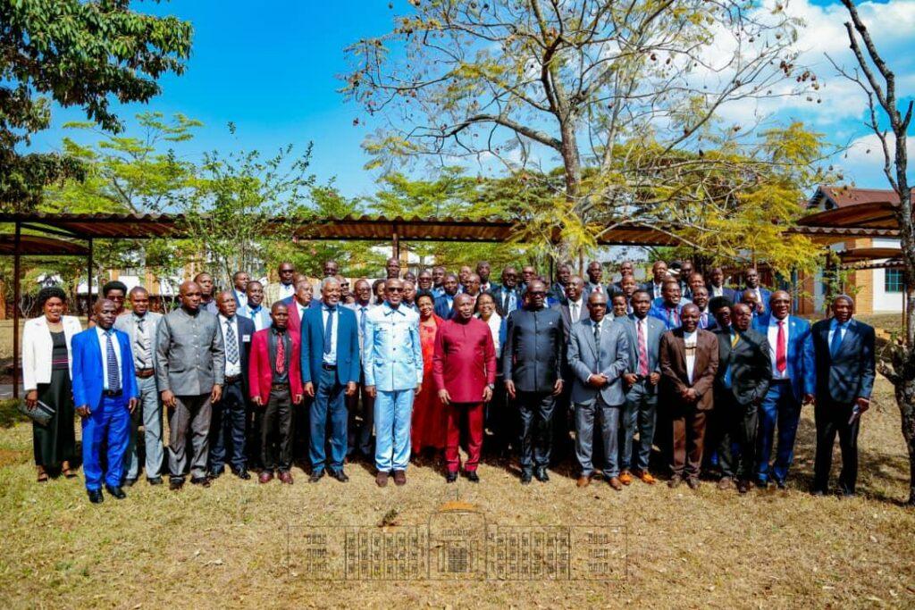 Le Chef de l’Etat clôture les activités de la Retraite des leaders des partis politiques agréés au Burundi