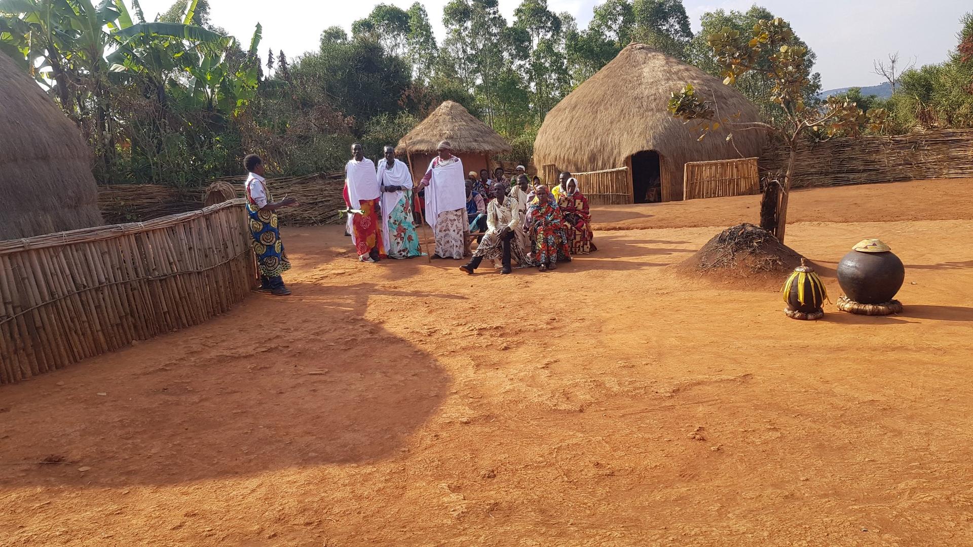 Burundi : Visiter – Kwa Miganda-Karambi Eco-Cultural Heritage – à Rurtyazo, Kayokwe / Mwaro Burundi : Visiter – Kwa Miganda-Karambi Eco-Cultural Heritage – à Rurtyazo, Kayokwe / Mwaro