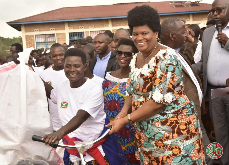 Ruyigi/Gisuru : Les agents de santé communautaire reçoivent des kits de matériel Ruyigi/Gisuru : Les agents de santé communautaire reçoivent des kits de matériel