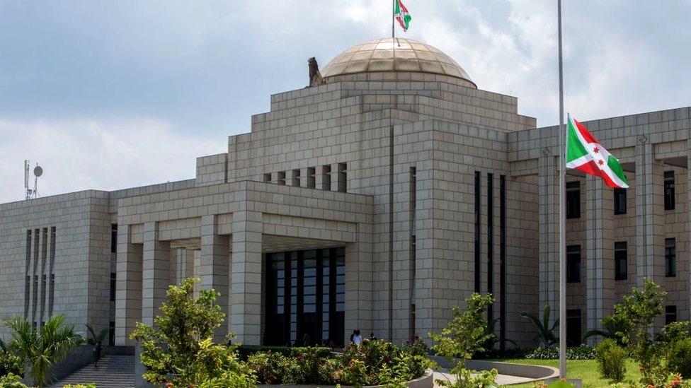 Avec le pouvoir du Cndd-Fdd, le religieux l’emporte sur le séculier Avec le pouvoir du Cndd-Fdd, le religieux l’emporte sur le séculier