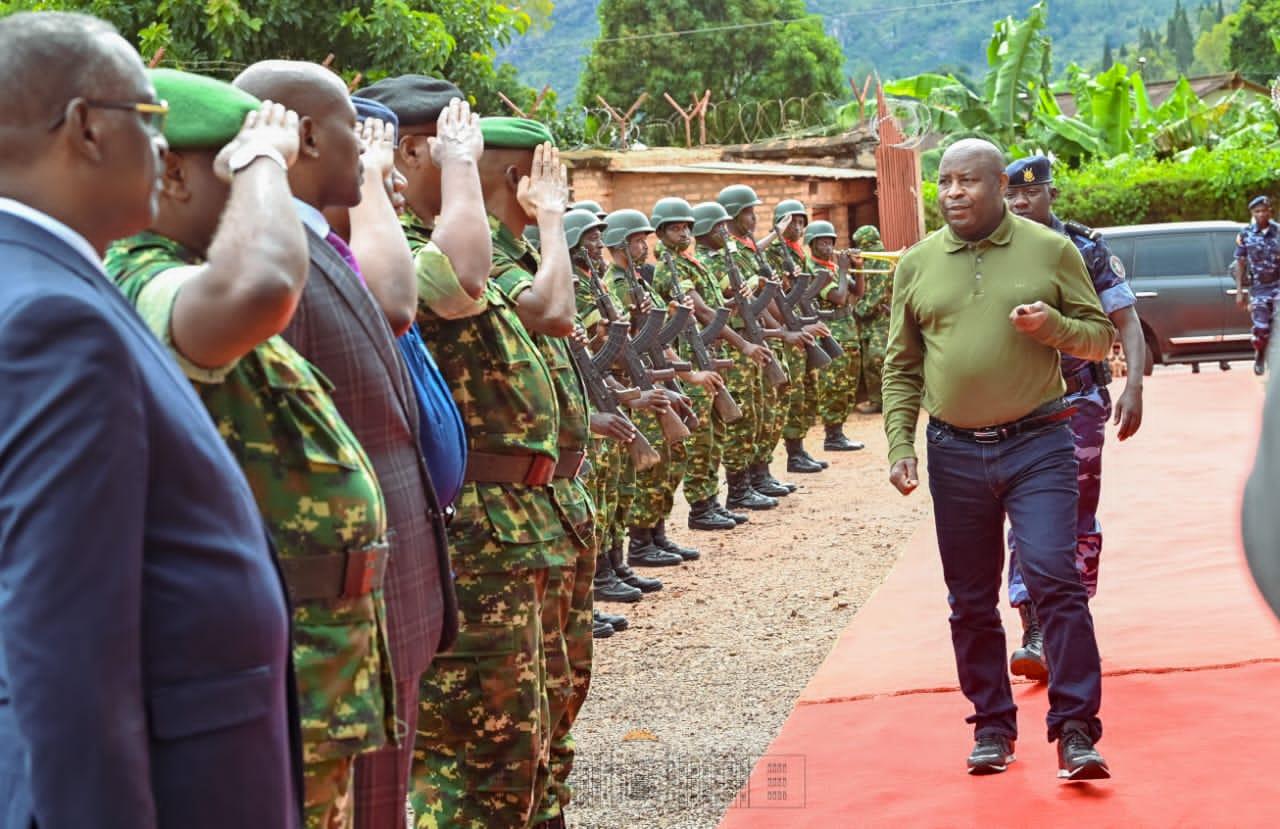 Le Président Ndayishimiye salue la bravoure des troupes Burundaises dans les missions de maintien de la paix Le Président Ndayishimiye salue la bravoure des troupes Burundaises dans les missions de maintien de la paix