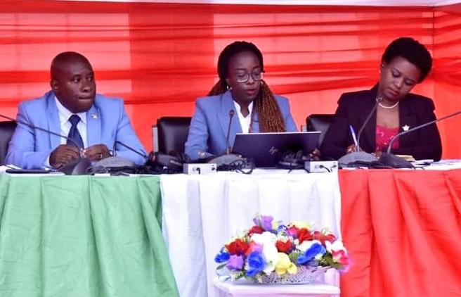 Emission publique des porte-paroles : Le gouvernement salue le « patriotisme » manifesté par la délégation burundaise à Genève Emission publique des porte-paroles : Le gouvernement salue le « patriotisme » manifesté par la délégation burundaise à Genève