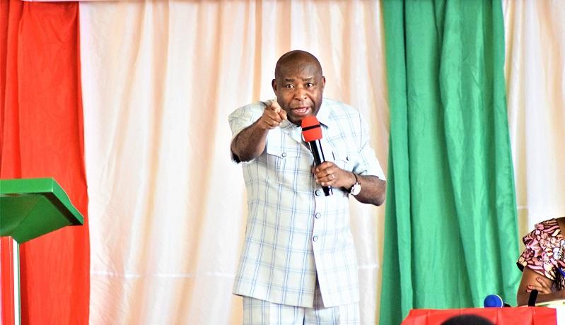 Il a promis une guerre totale contre les spéculateurs Il a promis une guerre totale contre les spéculateurs