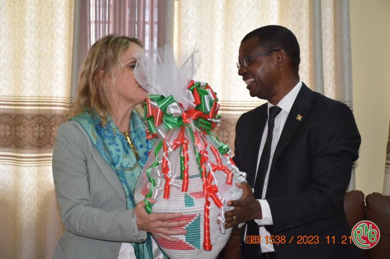 Le Président du Sénat reçoit en audience le nouvel Ambassadeur de l'UE au Burundi
