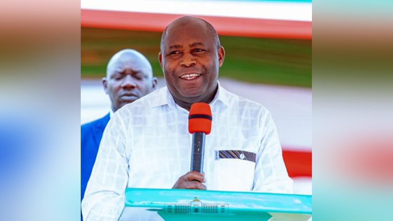 Le Président Évariste Ndayishimiye demande à la population Burundaise de ne pas se décourager face aux épreuves opportunes car Dieu est avec eux Le Président Évariste Ndayishimiye demande à la population Burundaise de ne pas se décourager face aux épreuves opportunes car Dieu est avec eux