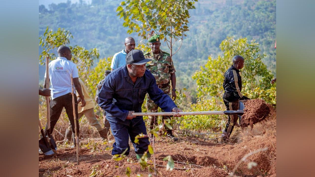 Le Président NDAYISHIMIYE aux Burundais: le principe sacro-saint du développement, c’ est travailler Le Président NDAYISHIMIYE aux Burundais: le principe sacro-saint du développement, c’ est travailler