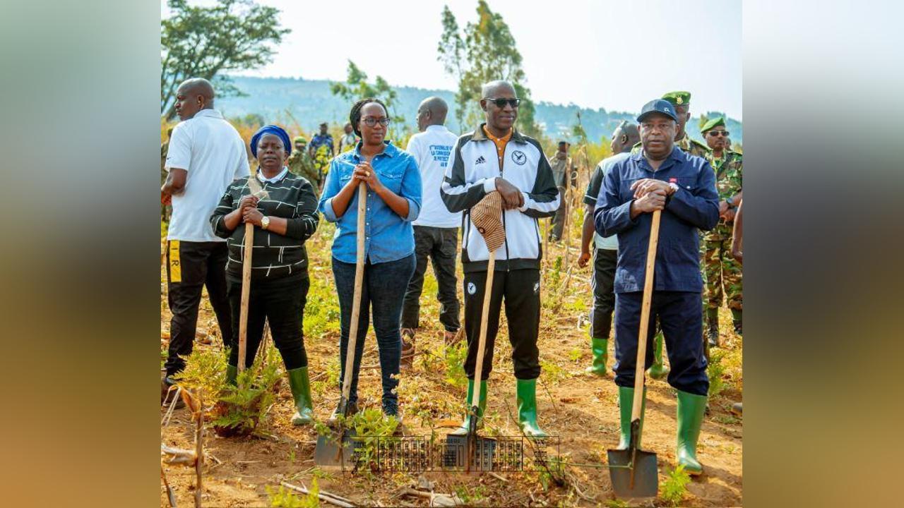 Le Président NDAYISHIMIYE demande aux intellectuels burundais de mettre en pratique leurs connaissances pour le développement du pays Le Président NDAYISHIMIYE demande aux intellectuels burundais de mettre en pratique leurs connaissances pour le développement du pays