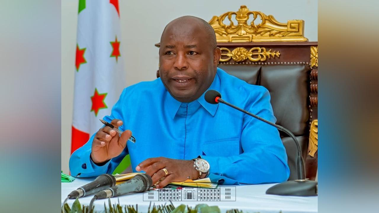 Le Chef de l’Etat réunit à Gitega l’unité de coordination et le comité de suivi de l’action du PAEEJ pour une évaluation Le Chef de l’Etat réunit à Gitega l’unité de coordination et le comité de suivi de l’action du PAEEJ pour une évaluation