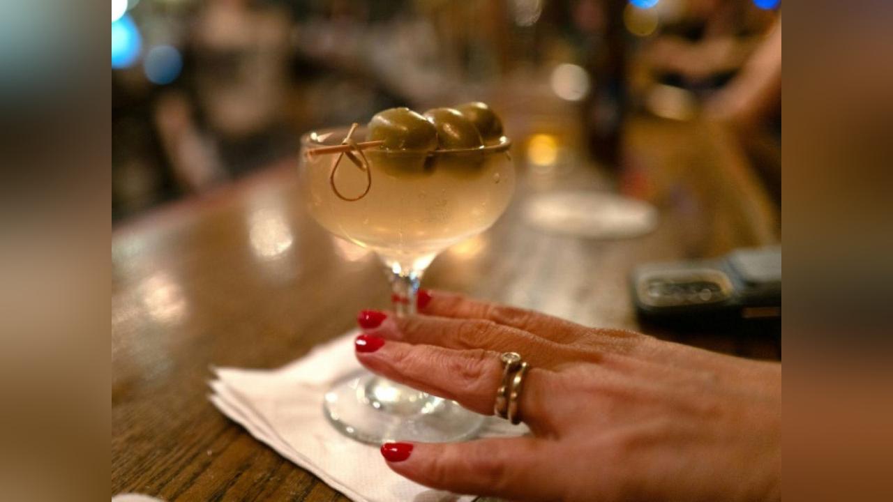 « un Verre par Jour Suffit » : Cancer du Sein et Alcool, des Liaisons Dangereuses Sous-estimées par les Femmes « un Verre par Jour Suffit » : Cancer du Sein et Alcool, des Liaisons Dangereuses Sous-estimées par les Femmes
