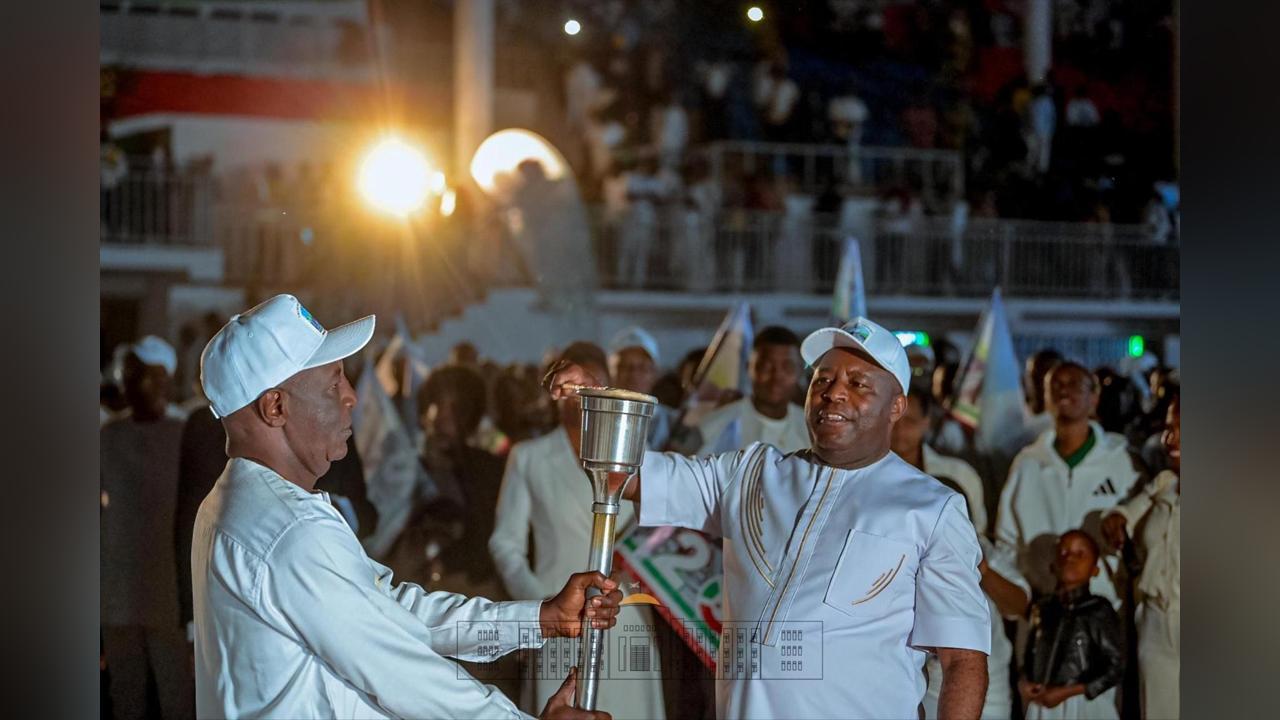 Ndayishimiye Éteint le Flambeau de la Paix Ndayishimiye Éteint le Flambeau de la Paix