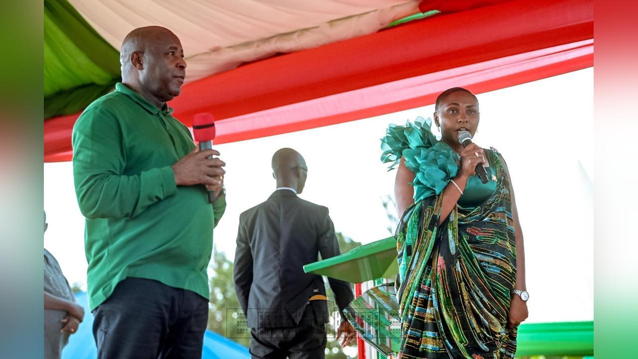 Ndayishimiye Présente le Nouvel Administrateur de Butihinda Ndayishimiye Présente le Nouvel Administrateur de Butihinda