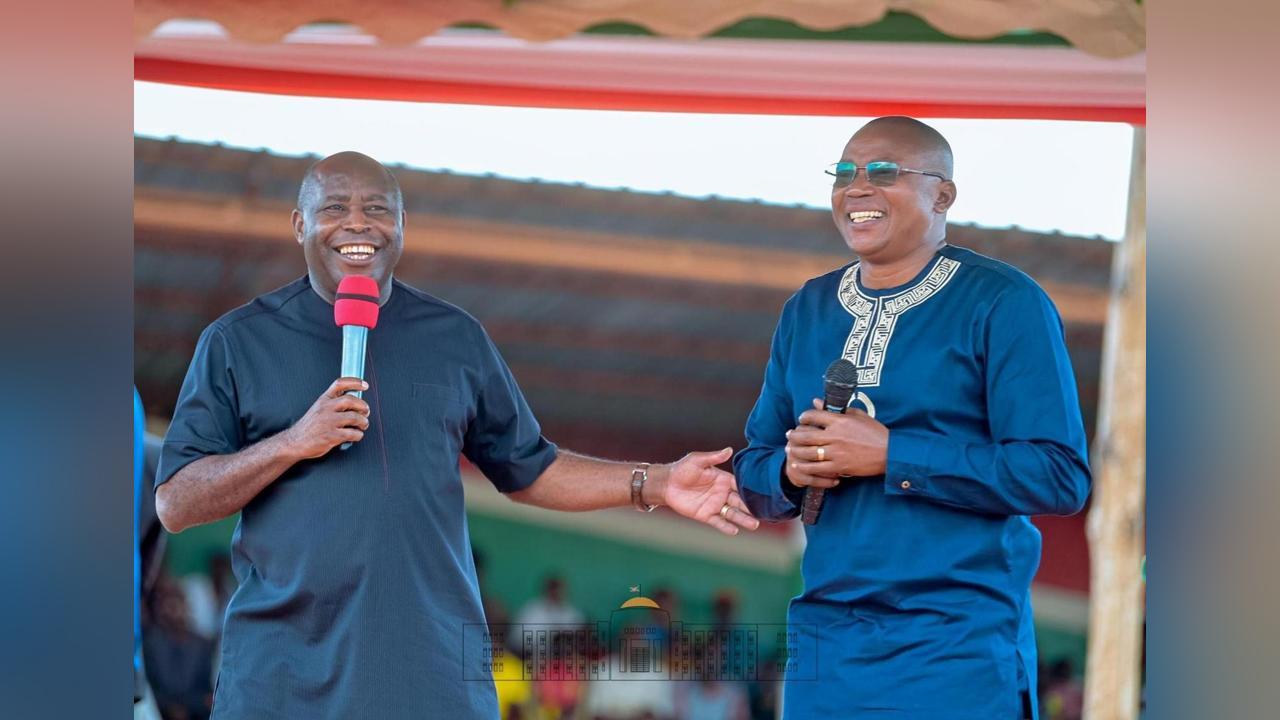 Ndayishimiye Présente le Nouvel Administrateur de Gishubi Ndayishimiye Présente le Nouvel Administrateur de Gishubi