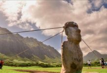Dix-Huit Personnes pour Faire Avancer les Moaïs Dix-Huit Personnes pour Faire Avancer les Moaïs
