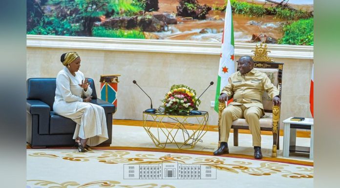 Chef de L’État Burundais Reçoit Envoyée Kényane Chef de L'État Burundais Reçoit Envoyée Kényane