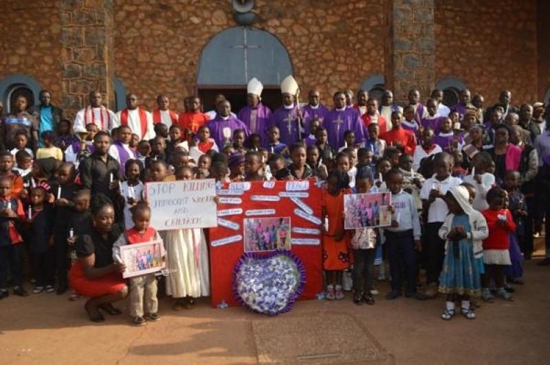 Cameroun - Massacres de Ngarbuh: Human Rights Watch insiste pour que les familles des victimes assistent au procès des soldats présumés coupables Cameroun - Massacres de Ngarbuh: Human Rights Watch insiste pour que les familles des victimes assistent au procès des soldats présumés coupables