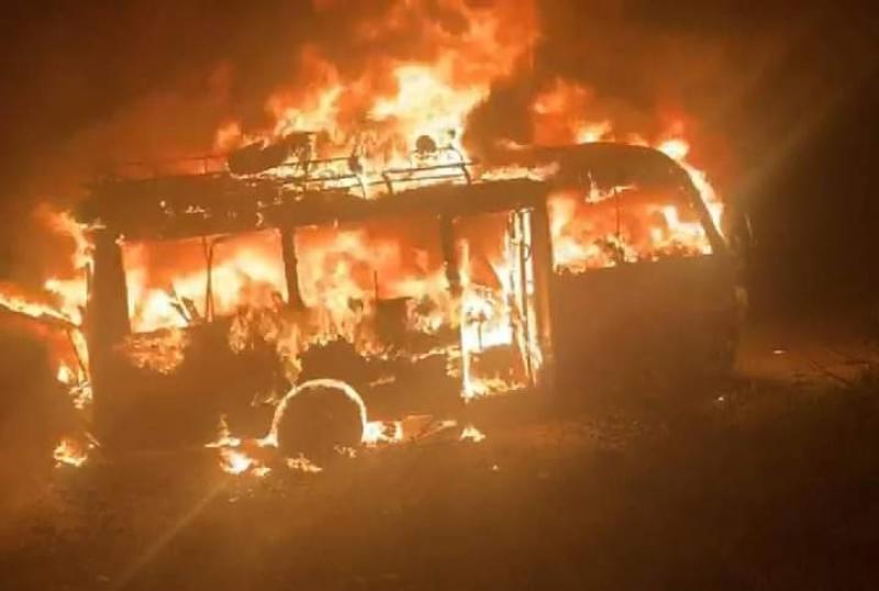 Cameroun - Championnat d’élite de football: Le bus de l’équipe de PWD de Bamenda a pris feu sur la route Bafoussam-Yaoundé Cameroun - Championnat d’élite de football: Le bus de l’équipe de PWD de Bamenda a pris feu sur la route Bafoussam-Yaoundé