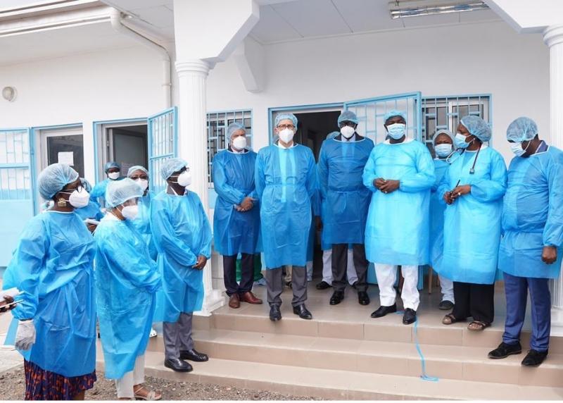 Cameroun - Lutte contre le Covid-19: Le collectif des entreprises françaises offre 4 respirateurs à l'hôpital Laquintinie de Douala Cameroun - Lutte contre le Covid-19: Le collectif des entreprises françaises offre 4 respirateurs à l'hôpital Laquintinie de Douala