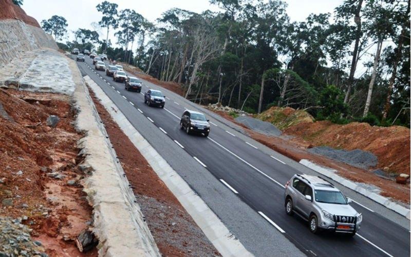 Cameroun - Infrastructures: Le Ministre des Travaux Publics évalue les travaux de construction des routes dans la Région du Sud Cameroun - Infrastructures: Le Ministre des Travaux Publics évalue les travaux de construction des routes dans la Région du Sud