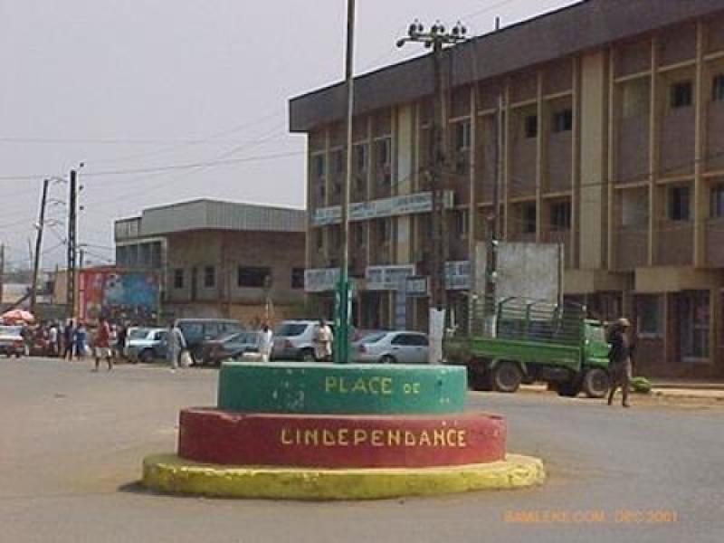 Cameroun - Coronavirus: Une fausse alerte autour d’un prétendu décès lié au vaccin anti-Covid 19 sème la panique à Bafang (Ouest) Cameroun - Coronavirus: Une fausse alerte autour d’un prétendu décès lié au vaccin anti-Covid 19 sème la panique à Bafang (Ouest)