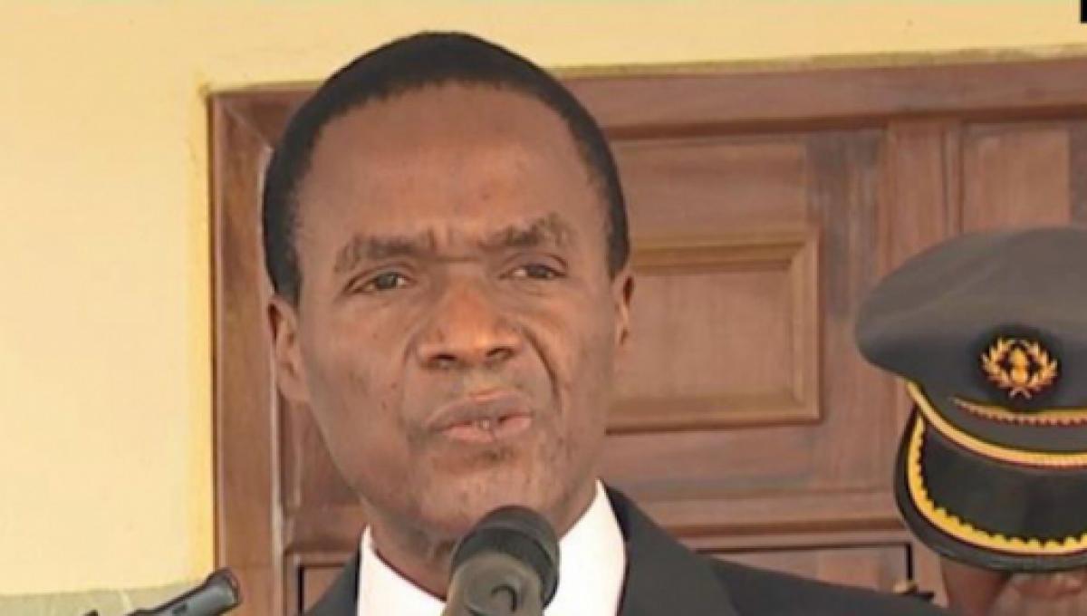 Beti Assomo envoie un message de menaces aux civils qui s’habillent en masque militaire Beti Assomo envoie un message de menaces aux civils qui s’habillent en masque militaire